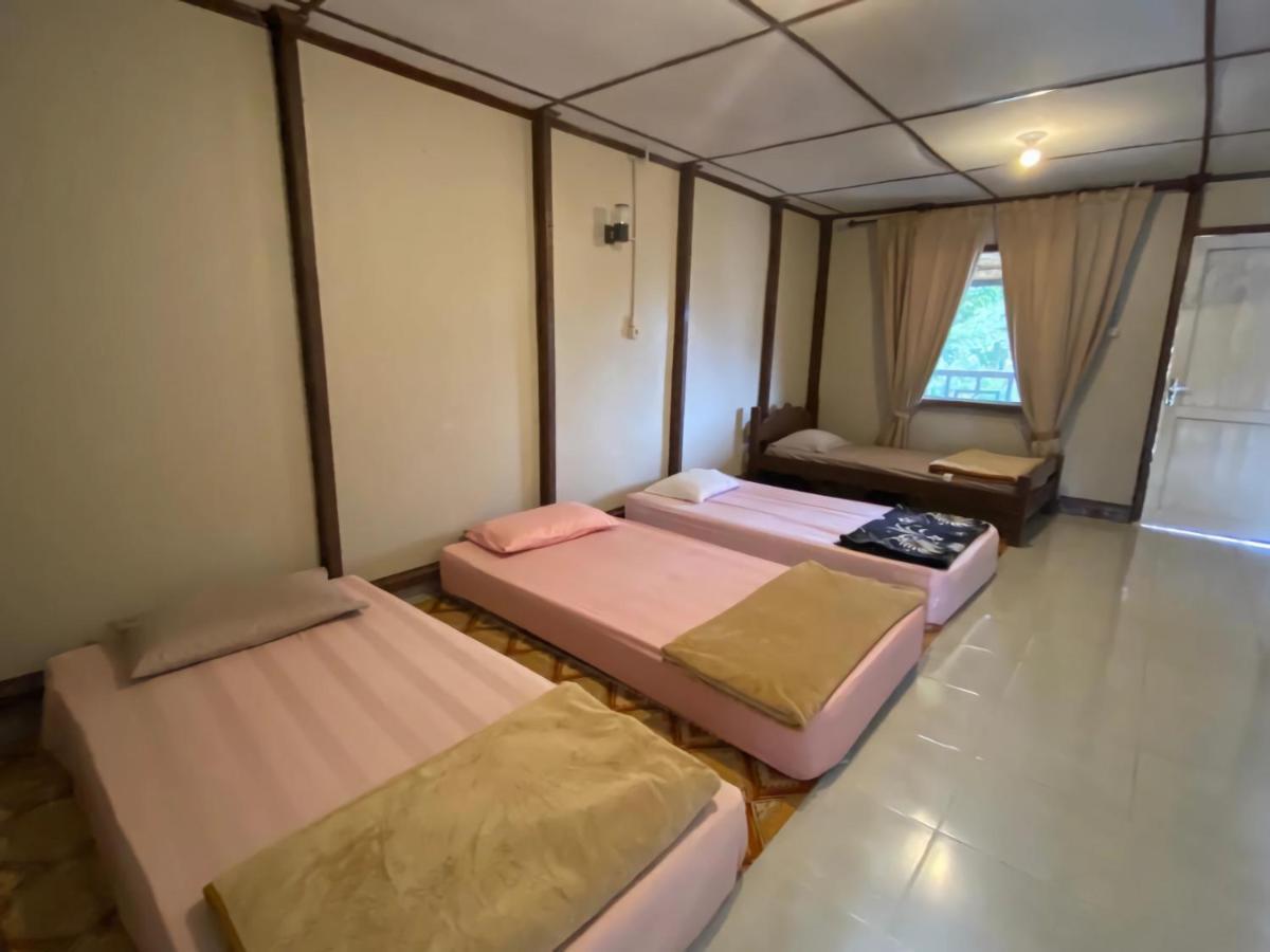 Ron'S Guest House Berastagi Backpacker Rooms Luaran gambar