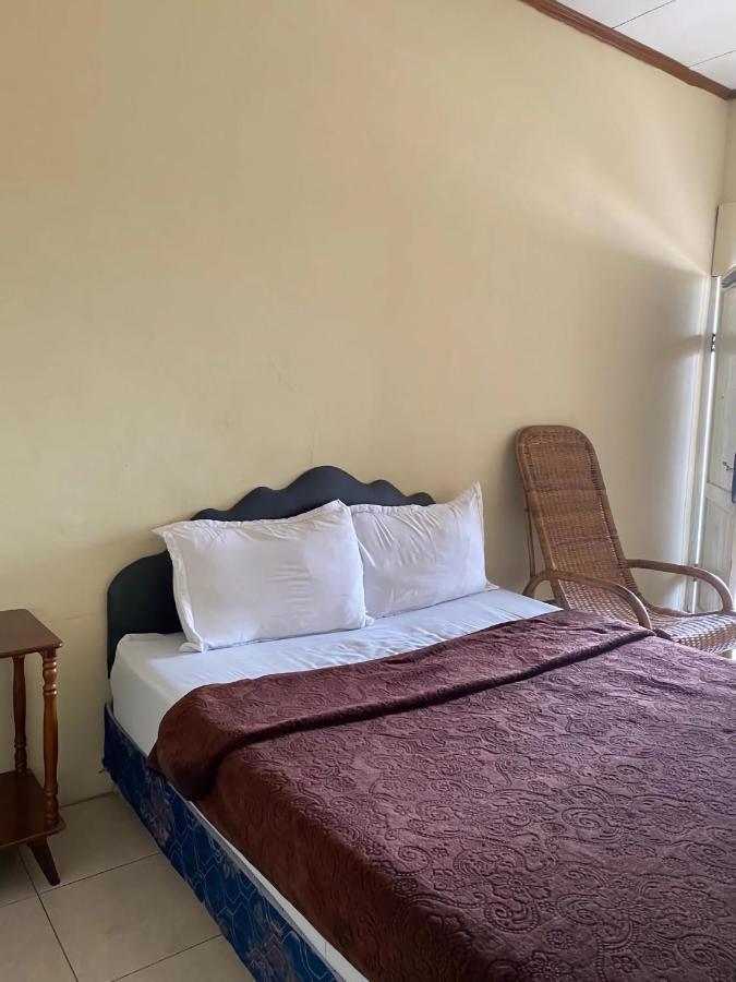 Ron'S Guest House Berastagi Backpacker Rooms Luaran gambar