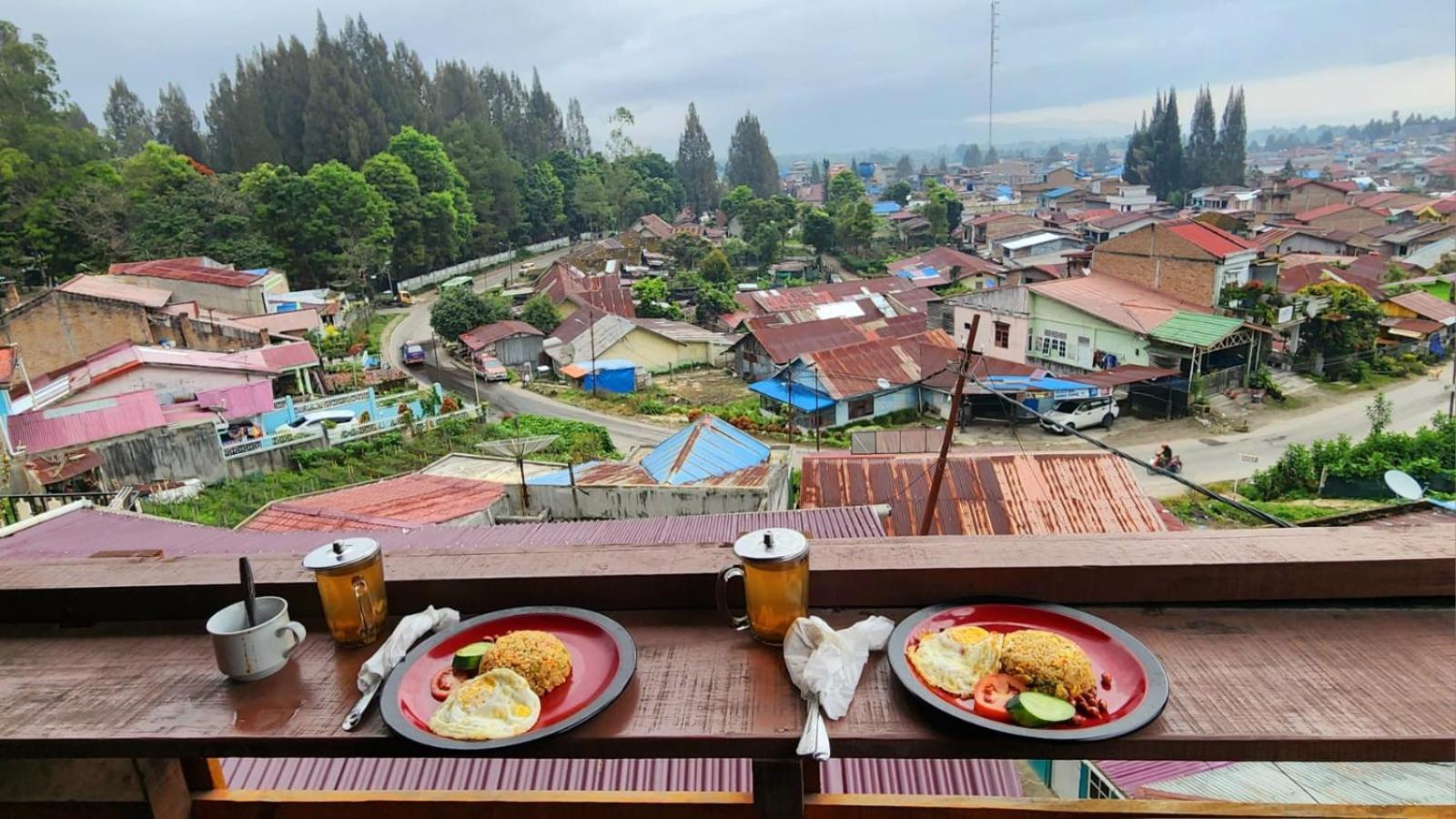 Ron'S Guest House Berastagi Backpacker Rooms Luaran gambar